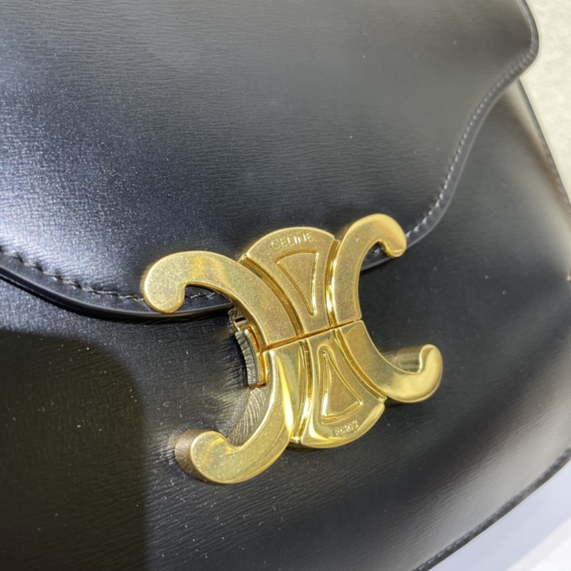 Ce1i*e triomphe bags